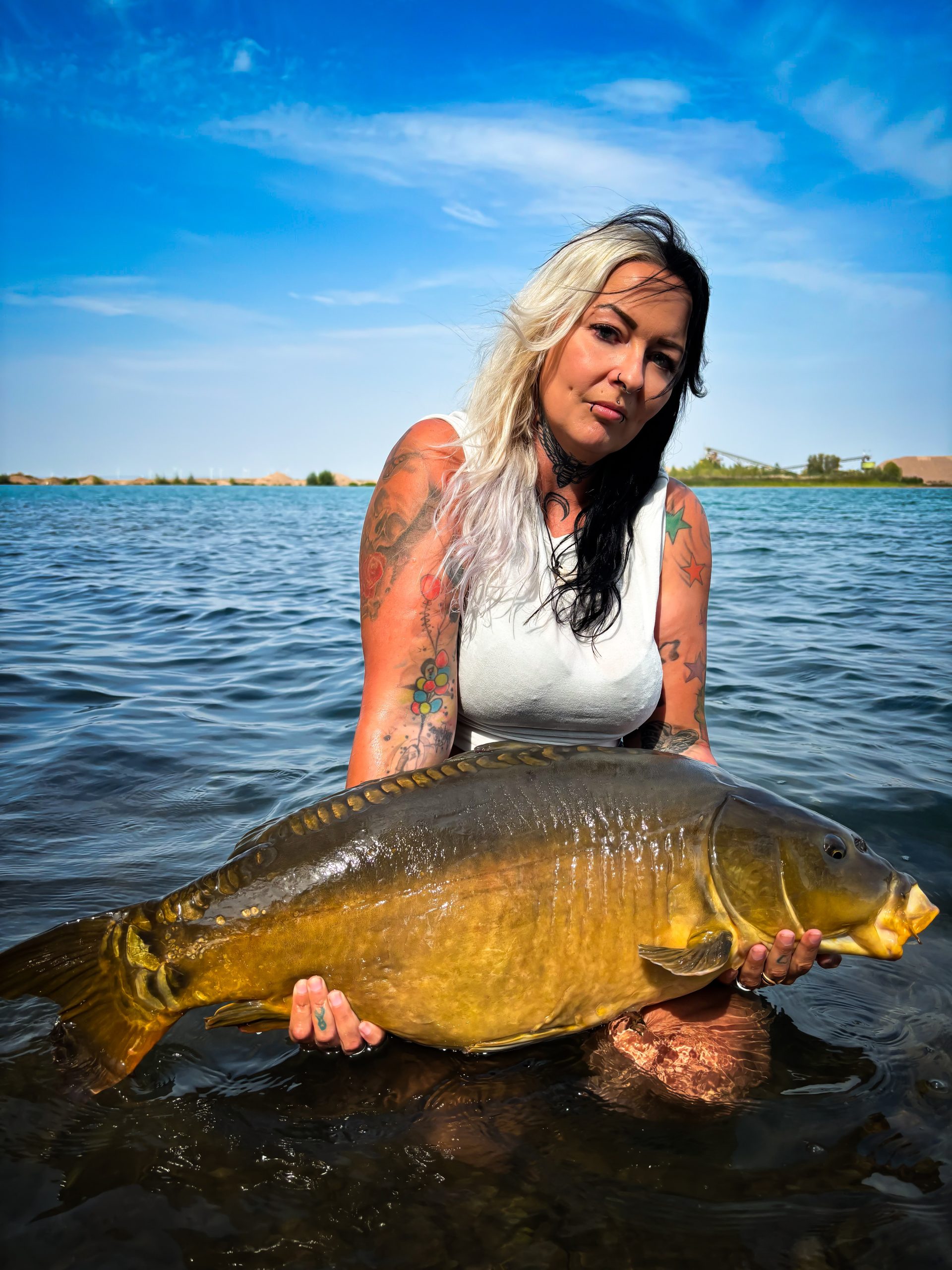 Pichoq bilan qo‘limni siltab oldim